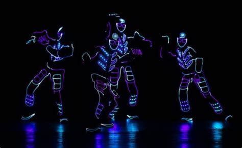 Who Invented the Robot Dance? A Discussion on the Evolution of Dance Robotics